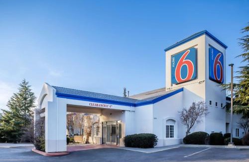 North Auburn Hotel | Motel 6-Auburn, CA