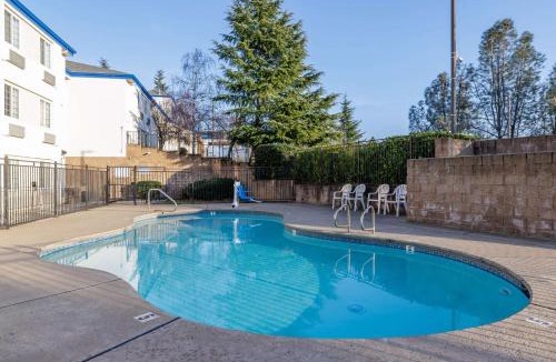 North Auburn Hotel | Motel 6-Auburn, CA