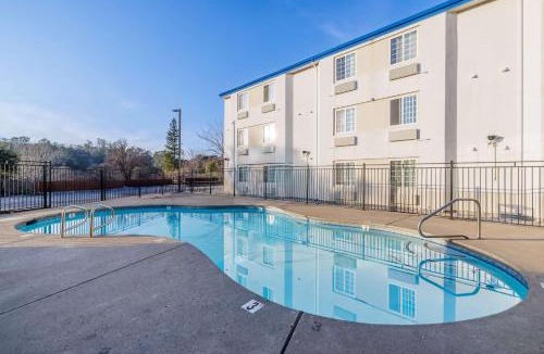 North Auburn Hotel | Motel 6-Auburn, CA