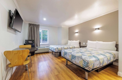 North Auburn Hotel | Motel 6 Auburn, CA