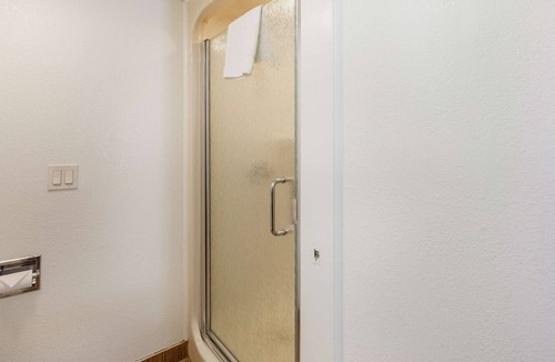 North Auburn Hotel | Motel 6 Auburn, CA