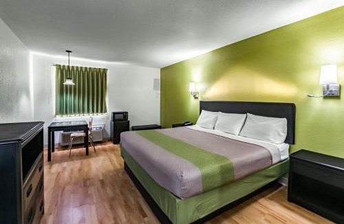 Augusta Hotel | Motel 6-Augusta, KS