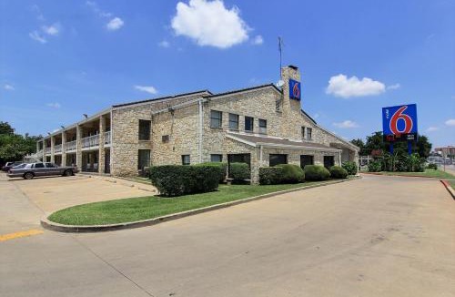 North Loop Hotel | Motel 6 Austin, TX - Central Downtown UT