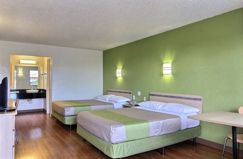 North Loop Hotel | Motel 6 Austin, TX - Central Downtown UT