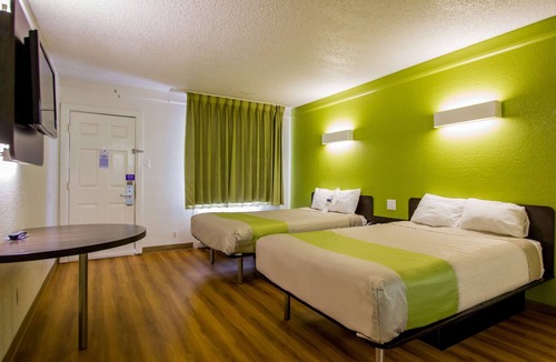 St. Johns Hotel | Motel 6 Austin, TX - Midtown