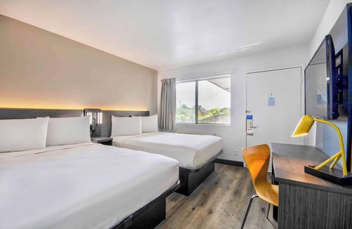 North Lamar Hotel | Motel 6 Austin, TX - North