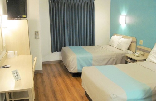 Avoca Hotel | Motel 6 Avoca, IA