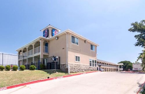 Azle Hotel | Motel 6-Azle, TX