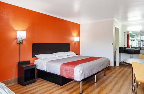 Bay Minette Hotel | Motel 6 Bay Minette, AL