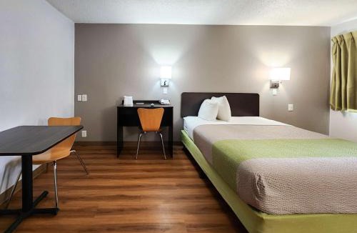 Mont Belvieu Hotel | Motel 6-Baytown, TX - Baytown East