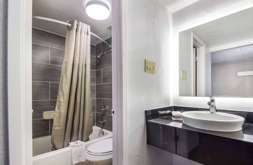 Baytown Hotel | Motel 6 Baytown, TX - Garth Rd