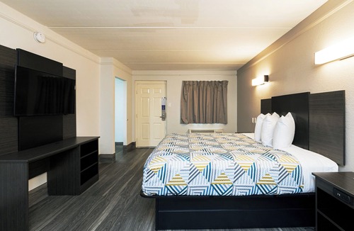 Baytown Hotel | Motel 6 Baytown, TX - Garth Rd