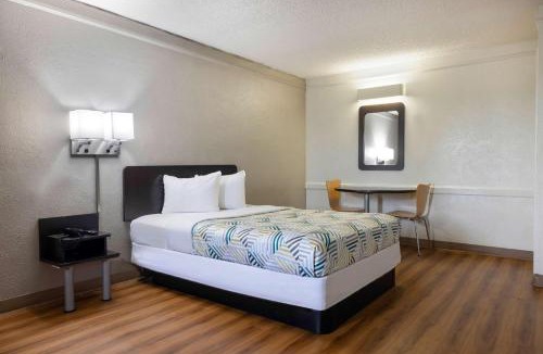 Beaumont Hotel | Motel 6-Beaumont, TX