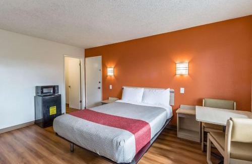 Beaverton Hotel | Motel 6-Beaverton, OR
