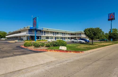 Bellmead Hotel | Motel 6-Bellmead, TX - Waco