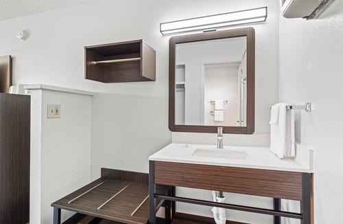 Larkspur Hotel | Motel 6 Bend, OR