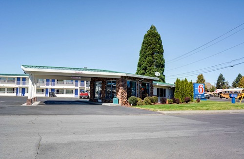 Larkspur Hotel | Motel 6-Bend, or