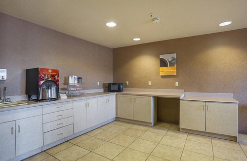 Bernalillo Hotel | Motel 6 Bernalillo, NM