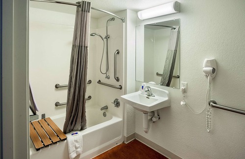 Binghamton Hotel | Motel 6 Binghamton, NY