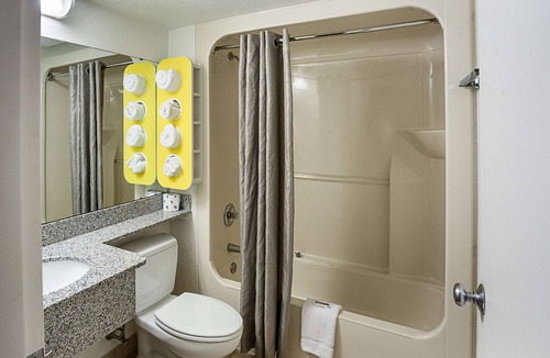 Binghamton Hotel | Motel 6 Binghamton, NY