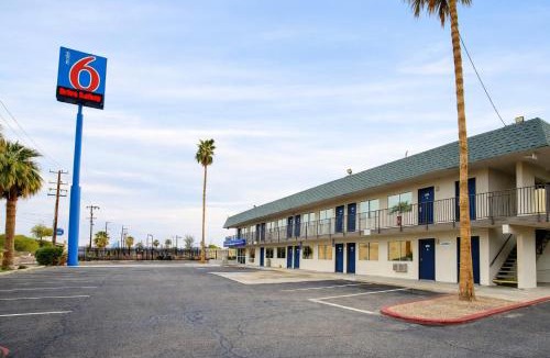 Blythe Hotel | Motel 6-Blythe, CA