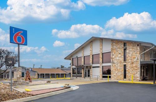 Boerne Hotel | Motel 6 Boerne TX