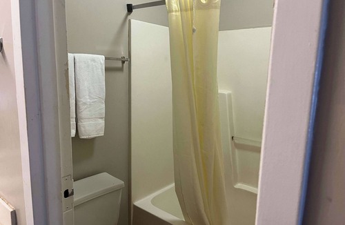 Bracey Hotel | Motel 6 Bracey, VA – I-85