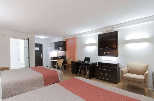 Brandon Hotel | Motel 6 Brandon, MB