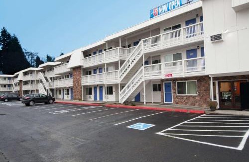 West Hills Hotel | Motel 6-Bremerton, WA