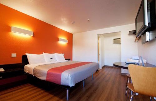 West Hills Hotel | Motel 6-Bremerton, WA