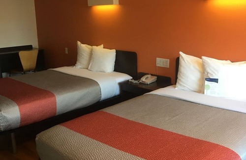 West Hills Hotel | Motel 6 Bremerton, WA