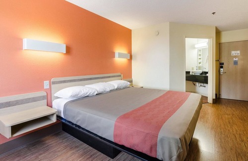 Bristol Hotel | Motel 6 Bristol, VA