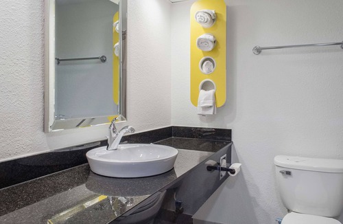 Brockton Hotel | Motel 6 Brockton, MA