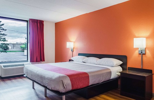 Brockton Hotel | Motel 6 Brockton, MA