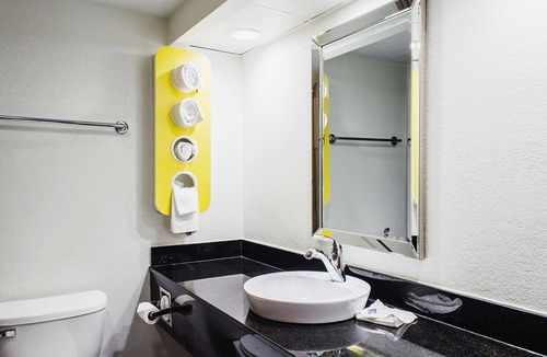 Brockton Hotel | Motel 6 Brockton, MA