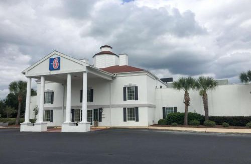 Dock Junction Hotel | Motel 6-Brunswick, GA