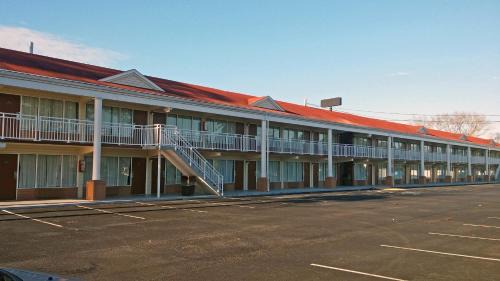 Dock Junction Hotel | Motel 6-Brunswick, GA