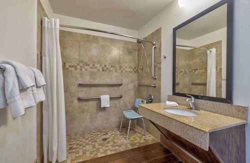 Bryan Hotel | Motel 6 Bryan, TX - College Station