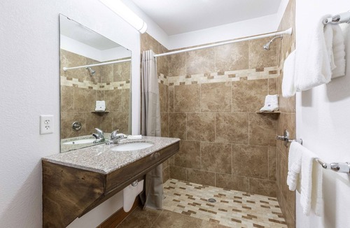 Bryan Hotel | Motel 6 Bryan, TX - University Area