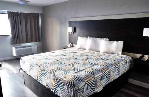 Burnsville Hotel | Motel 6 Burnsville, MN