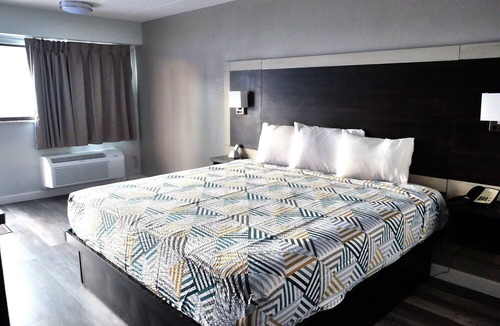 Burnsville Hotel | Motel 6 Burnsville, MN