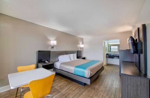 Byron Hotel | Motel 6 Byron, GA