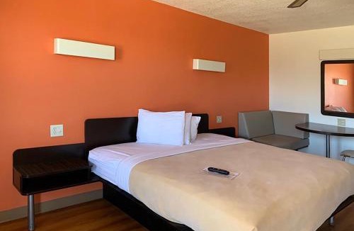 Cameron Hotel | Motel 6 Cameron MO