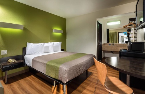 Canoga Park Hotel | Motel 6 Canoga Park, CA