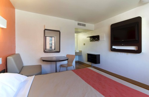 Capitol Heights Hotel | Motel 6 Capitol Heights, MD - Washington