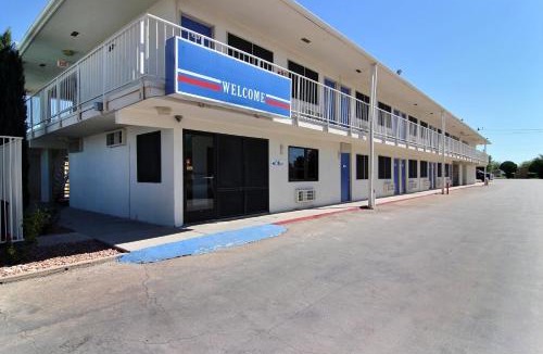 Carlsbad Hotel | Motel 6-Carlsbad, NM