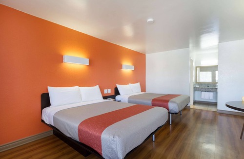 Claremont Hotel | Motel 6 Claremont, CA