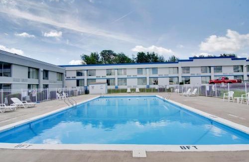 Clarion Hotel | Motel 6-Clarion, PA