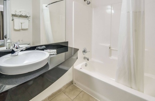Cleburne Hotel | Motel 6 Cleburne, TX