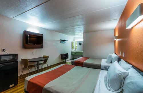 Cleveland Hotel | Motel 6 Cleveland, TX